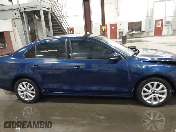 2011 Volkswagen Jetta SE z VIN 3VWDZ7AJ6BM105985, wystawiony jako IAAI lot #41818129 z przebiegiem 126 051 mil mil oraz . Historia ofert i sprzedaży dostępna na DreamBid. Obrazek 13.