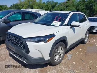 2022 Toyota Corolla Cross LE z VIN 7MUCAAAG0NV014812, wystawiony jako IAAI lot #42335853 z przebiegiem 52 811 mil mil oraz . Historia ofert i sprzedaży dostępna na DreamBid. Obrazek 2.