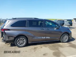 2021 Toyota Sienna XLE with VIN 5TDYSKFC4MS035573, listed as a IAAI auction lot 41988128 with 39,110 mi miles. Bid and sale history available at carsss.com. Image 14.