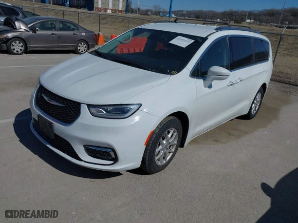 2021 Chrysler Pacifica Touring L with VIN 2C4RC1BG5MR552653, listed as a IAAI auction lot 41697314 with 85,562 mi miles. Bid and sale history available at carsss.com. Image 17.