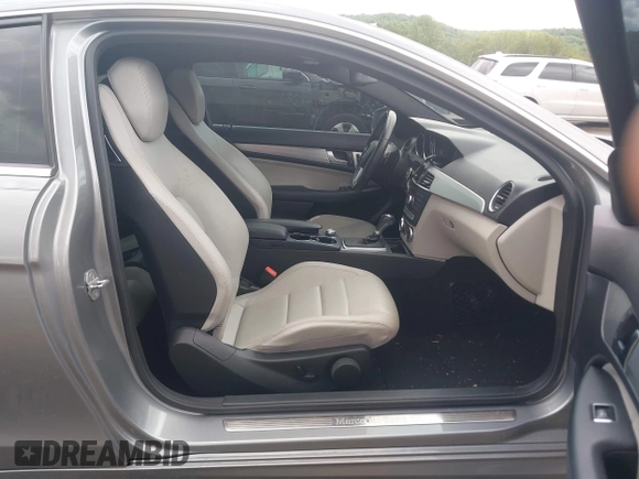 2012 Mercedes-Benz C 250 с VIN WDDGJ4HB5CF745892, выставлен на аукционе IAAI как лот 42347608 с пробегом 109 677 миль миль и . История ставок и продаж доступна на DreamBid. Изображение 5.
