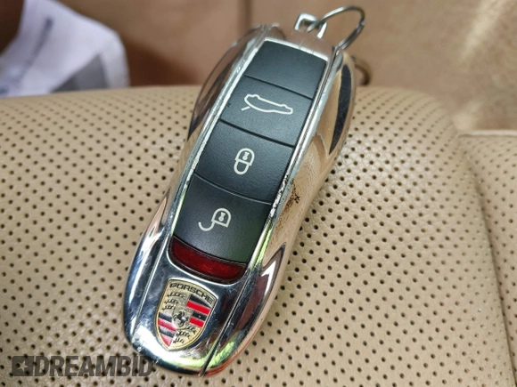 2013 Porsche Panamera 4S z VIN WP0AB2A71DL061108, wystawiony jako IAAI lot #42063281 z przebiegiem 90 100 mil mil oraz . Historia ofert i sprzedaży dostępna na DreamBid. Obrazek 11.