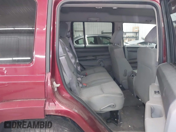2007 Jeep Commander Sport with VIN 1J8HG48K97C518217, listed as a IAAI auction lot 42124862 with 198,371 mi miles. Bid and sale history available at carsss.com. Image 8.