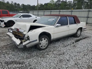 1988 Cadillac DeVille z VIN 1G6CD5159J4292186, wystawiony jako Copart lot #51578345 z przebiegiem 75 014 mil mil oraz Szkoda całkowita • Salvage title. Historia ofert i sprzedaży dostępna na DreamBid. Obrazek 1.