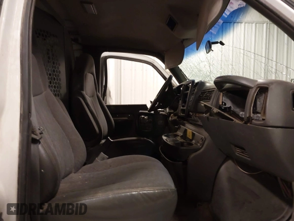 2002 Chevrolet Express Cargo with VIN 1GCHG35R421191281, listed as a IAAI auction lot 42207627 with 212,417 mi miles and . Bid and sale history available at DreamBid. Image 5.