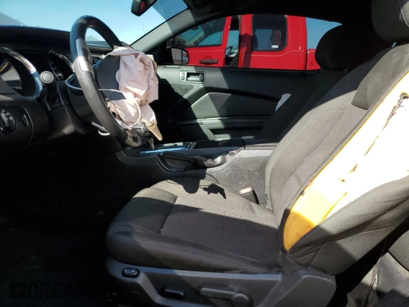2014 Ford Mustang V6 z VIN 1ZVBP8AM5E5277478, wystawiony jako Copart lot #49688705 z przebiegiem 126 175 mil mil oraz Nie do naprawy • Non repairable. Historia ofert i sprzedaży dostępna na DreamBid. Obrazek 7.