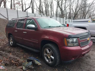 2008 Chevrolet Suburban LTZ with VIN 1GNFK16368R200844, listed as a IAAI auction lot 41722464 with 381,802 mi miles. Bid and sale history available at carsss.com. Image 1.