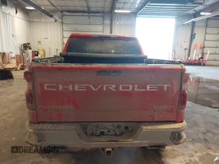 2019 Chevrolet Silverado 1500 LT with VIN 1GCUYDED2KZ133242, listed as a IAAI auction lot 41645716 with 129,803 mi miles. Bid and sale history available at carsss.com. Image 17.