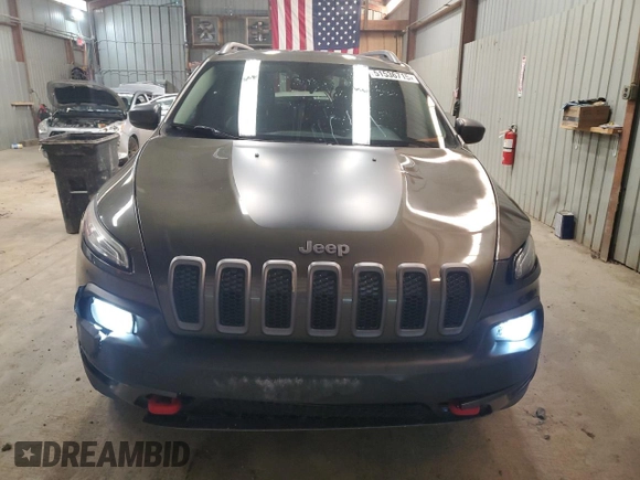 2015 Jeep Cherokee Trailhawk z VIN 1C4PJMBS8FW665607, wystawiony jako Copart lot #51536715 z przebiegiem 166 443 mil mil oraz Szkoda całkowita • Salvage title. Historia ofert i sprzedaży dostępna na DreamBid. Obrazek 5.
