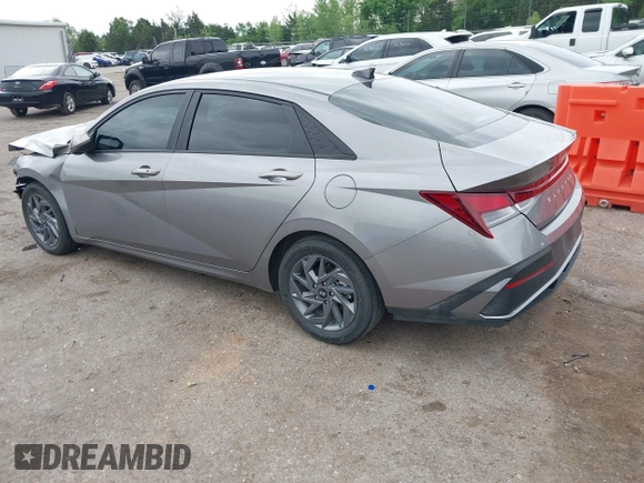 2024 Hyundai Elantra SEL z VIN KMHLM4DG2RU642396, wystawiony jako IAAI lot #42126260 z przebiegiem 15 225 mil mil oraz . Historia ofert i sprzedaży dostępna na DreamBid. Obrazek 3.