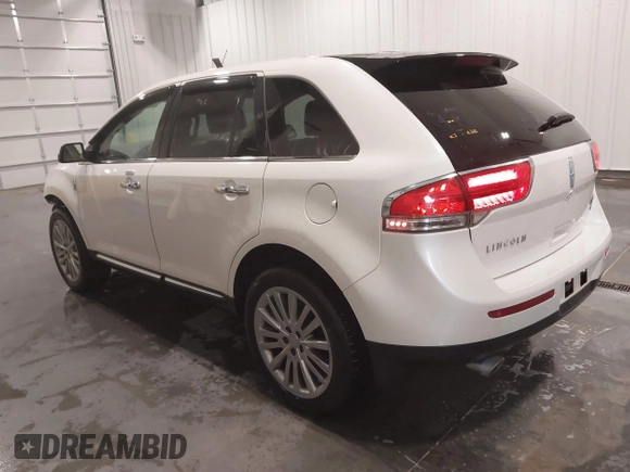 2011 Lincoln MKX with VIN 2LMDJ8JK8BBJ34012, listed as a IAAI auction lot 41524792 with 142,670 mi miles. Bid and sale history available at carsss.com. Image 3.