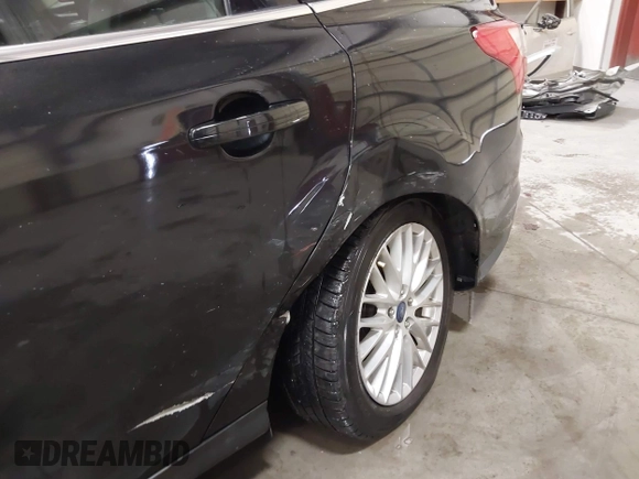 2014 Ford Focus Titanium with VIN 1FADP3J22EL199563, listed as a IAAI auction lot 41450106 with 129,271 mi miles. Bid and sale history available at carsss.com. Image 6.