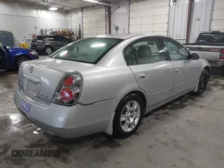 2005 Nissan Altima S z VIN 1N4AL11D25C954795, wystawiony jako IAAI lot #42411814 z przebiegiem 173 157 mil mil oraz . Historia ofert i sprzedaży dostępna na DreamBid. Obrazek 4.