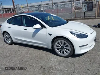 2022 Tesla Model 3 Long Range z VIN 5YJ3E1EBXNF173967, wystawiony jako IAAI lot #42014037 z przebiegiem 72 510 mil mil oraz . Historia ofert i sprzedaży dostępna na DreamBid. Obrazek 1.