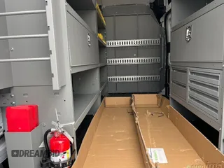 2023 Ford Transit Cargo с VIN 1FTBR1X83PKC01860, выставлен на аукционе IAAI как лот 42568756 с пробегом 41 миль миль и . История ставок и продаж доступна на DreamBid. Изображение 7.