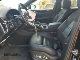 2019 Porsche Cayenne z VIN WP1AA2AY2KDA11299, wystawiony jako Copart lot #57169235 z przebiegiem Nie podano mil oraz Nie do naprawy • Non repairable. Historia ofert i sprzedaży dostępna na DreamBid. Obrazek 7.
