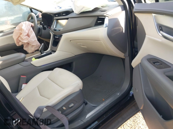 2019 Cadillac XT5 Luxury FWD z VIN 1GYKNCRSXKZ102866, wystawiony jako IAAI lot #41335840 z przebiegiem 59 563 mil mil oraz . Historia ofert i sprzedaży dostępna na DreamBid. Obrazek 5.