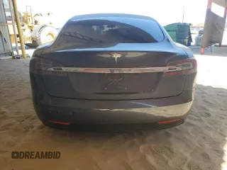 2017 Tesla Model S 60 z VIN 5YJSA1E18HF192715, wystawiony jako Copart lot #56851225 z przebiegiem 103 231 mil mil oraz Szkoda całkowita • Salvage title. Historia ofert i sprzedaży dostępna na DreamBid. Obrazek 6.