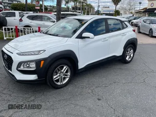 2019 Hyundai Kona SE with VIN KM8K12AA9KU266794, listed as a Copart auction lot 43103713 with 84,156 mi miles. Bid and sale history available at carsss.com. Image 2.