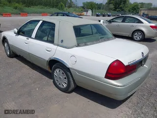 2004 Mercury Grand Marquis GS with VIN 2MEFM74W44X673224, listed as a IAAI auction lot 40670734 with 83,219 mi miles. Bid and sale history available at carsss.com. Image 3.