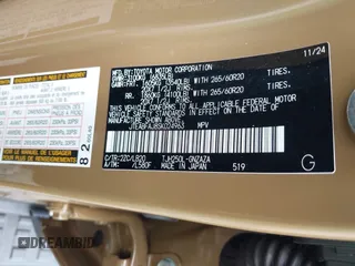 2025 Toyota Land Cruiser 1958 Edition z VIN JTEABFAJ8SK024963, wystawiony jako IAAI lot #41913954 z przebiegiem 3272 mil mil oraz . Historia ofert i sprzedaży dostępna na DreamBid. Obrazek 9.