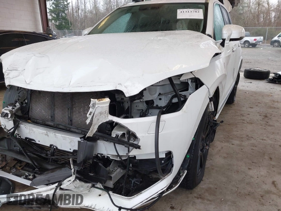 2018 Volvo XC90 Inscription with VIN YV4A22PL5J1388636, listed as a IAAI auction lot 41313782 with 59,859 mi miles. Bid and sale history available at carsss.com. Image 6.