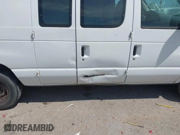 2008 Ford Econoline Cargo Commercial with VIN 1FTNE14W08DA36965, listed as a IAAI auction lot 42061503 with 261,416 mi miles and . Bid and sale history available at carsss.com. Image 6.