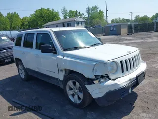 2014 Jeep Patriot Latitude z VIN 1C4NJRFB4ED664561, wystawiony jako IAAI lot #42422724 z przebiegiem 130 506 mil mil oraz . Historia ofert i sprzedaży dostępna na DreamBid. Obrazek 1.