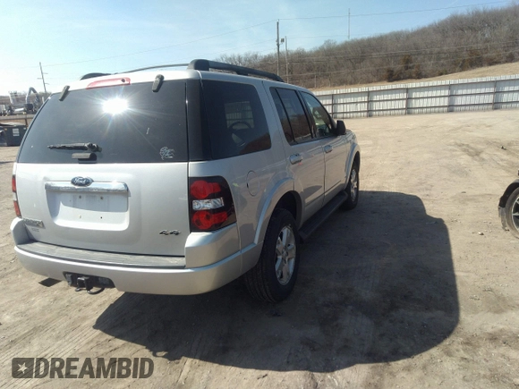2009 Ford Explorer XLT with VIN 1FMEU73869UA17990, listed as a IAAI auction lot 41787675 with 198,364 mi miles. Bid and sale history available at carsss.com. Image 4.