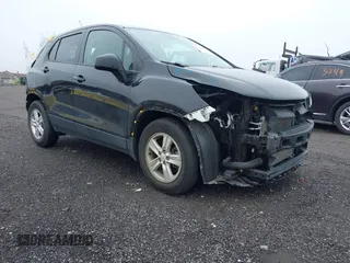 2020 Chevrolet Trax LS z VIN KL7CJKSB6LB324435, wystawiony jako IAAI lot #42182767 z przebiegiem 39 942 mil mil oraz . Historia ofert i sprzedaży dostępna na DreamBid. Obrazek 1.