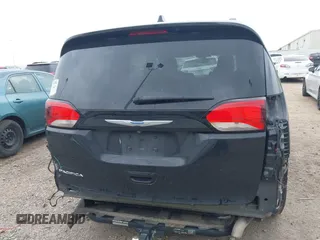 2018 Chrysler Pacifica Touring L Plus z VIN 2C4RC1EG7JR158093, wystawiony jako IAAI lot #41790088 z przebiegiem 116 772 mil mil oraz . Historia ofert i sprzedaży dostępna na DreamBid. Obrazek 17.