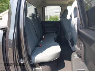 2018 Ram 1500 Express z VIN 1C6RR7FT9JS290131, wystawiony jako IAAI lot #42377820 z przebiegiem 56 442 mil mil oraz . Historia ofert i sprzedaży dostępna na DreamBid. Obrazek 8.