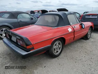 1984 Alfa Romeo Spider Veloce z VIN ZARBA5414E1020264, wystawiony jako Copart lot #75438954 z przebiegiem Nie podano mil oraz Nie do naprawy • Non repairable. Historia ofert i sprzedaży dostępna na DreamBid. Obrazek 3.