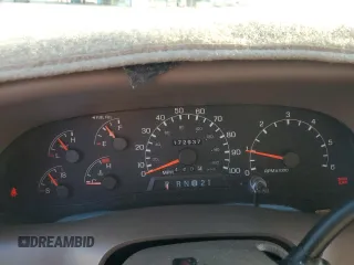 1999 Ford F-250 XL с VIN 1FTNX21L3XEC70312, выставлен на аукционе Copart как лот 58887215 с пробегом 172 937 миль миль и Списание • Salvage title. История ставок и продаж доступна на DreamBid. Изображение 9.