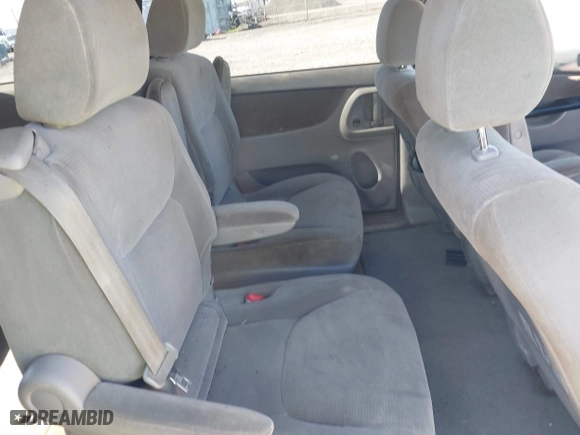 2004 Toyota Sienna LE with VIN 5TDBA23C64S006444, listed as a IAAI auction lot 41885031 with 204,845 mi miles. Bid and sale history available at carsss.com. Image 8.