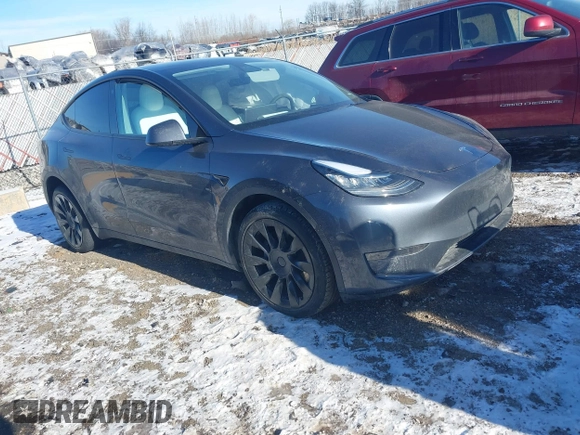 2021 Tesla Model Y Long Range with VIN 5YJYGDEE0MF228744, listed as a IAAI auction lot 41410731 with 32,371 mi miles. Bid and sale history available at carsss.com. Image 1.