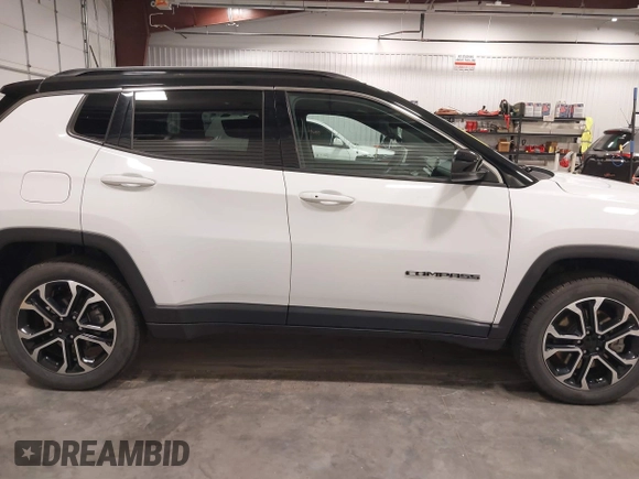 2023 Jeep Compass (RED) Edition z VIN 3C4NJDCN1PT569129, wystawiony jako IAAI lot #42407967 z przebiegiem 22 720 mil mil oraz . Historia ofert i sprzedaży dostępna na DreamBid. Obrazek 13.
