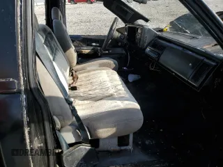1989 Chevrolet Silverado 1500 with VIN 1GCDC14Z1KZ220978, listed as a Copart auction lot 58388434 with 257,501 mi miles and Salvage Title. Bid and sale history available at DreamBid. Image 10.