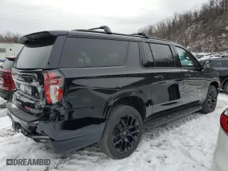 2022 Chevrolet Suburban RST with VIN 1GNSKEKL2NR344348, listed as a Copart auction lot 44894285 with 30,928 mi miles and Salvage Title. Bid and sale history available at carsss.com. Image 3.