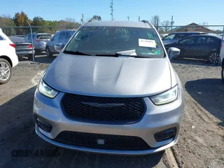 2021 Chrysler Pacifica Touring z VIN 2C4RC1FG8MR565455, wystawiony jako IAAI lot #41796891 z przebiegiem 105 645 mil mil oraz . Historia ofert i sprzedaży dostępna na DreamBid. Obrazek 12.