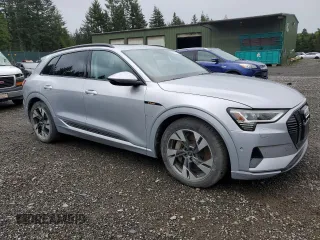 2022 Audi e-tron Premium z VIN WA1AAAGE8NB005235, wystawiony jako Copart lot #57621195 z przebiegiem 40 970 mil mil oraz Czysty tytuł • Clean title. Historia ofert i sprzedaży dostępna na DreamBid. Obrazek 4.