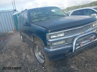 1998 Chevrolet Tahoe with VIN 1GNEK13R1WJ302987, listed as a IAAI auction lot 40491593 with 999,999 mi miles. Bid and sale history available at carsss.com. Image 6.