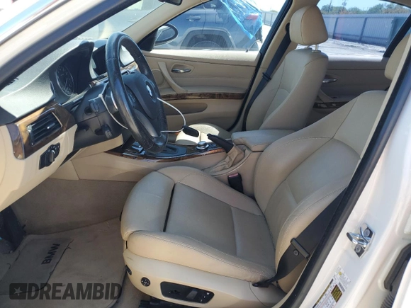 2008 BMW 3 Series 335i z VIN WBAVB73538KY63713, wystawiony jako Copart lot #56179545 z przebiegiem 82 967 mil mil oraz Szkoda całkowita • Salvage title. Historia ofert i sprzedaży dostępna na DreamBid. Obrazek 7.