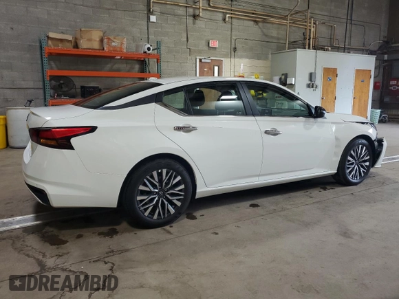 2025 Nissan Altima SV z VIN 1N4BL4DV2SN393878, wystawiony jako Copart lot #60689475 z przebiegiem 1 803 mil mil oraz Czysty tytuł • Clean title. Historia ofert i sprzedaży dostępna na DreamBid. Obrazek 3.