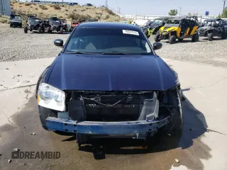 2005 Dodge Magnum z VIN 2D4FV48T15H571133, wystawiony jako Copart lot #70081914 z przebiegiem 176 046 mil mil oraz Szkoda całkowita • Salvage title. Historia ofert i sprzedaży dostępna na DreamBid. Obrazek 5.