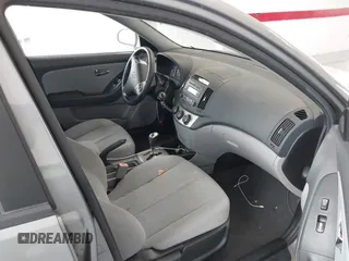 2010 Hyundai Elantra GLS z VIN KMHDU4AD7AU112279, wystawiony jako IAAI lot #42493013 z przebiegiem 99 120 mil mil oraz . Historia ofert i sprzedaży dostępna na DreamBid. Obrazek 5.