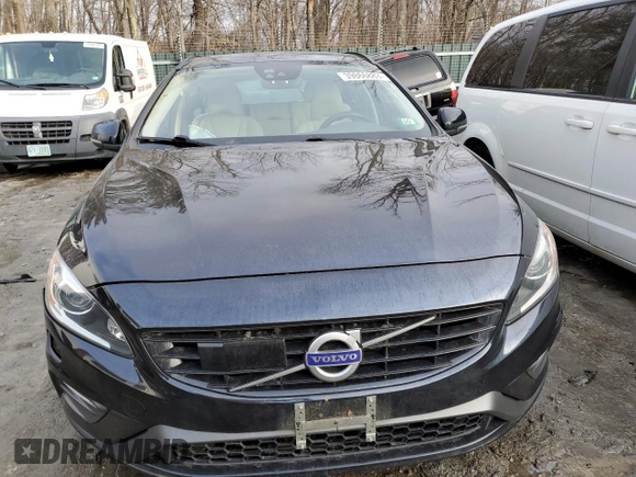 2018 Volvo V60 Dynamic with VIN YV140MEL1J2398668, listed as a Copart auction lot 39866883 with 69,534 mi miles. Bid and sale history available at carsss.com. Image 5.