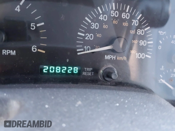 2000 Jeep Cherokee Limited with VIN 1J4FF68S3YL112376, listed as a IAAI auction lot 41946899 with 208,228 mi miles. Bid and sale history available at carsss.com. Image 7.
