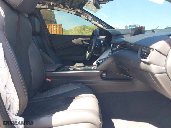 2022 Acura TLX w/A-Spec Package with VIN 19UUB5F52NA003934, listed as a IAAI auction lot 41817694 with 38,273 mi miles. Bid and sale history available at carsss.com. Image 5.