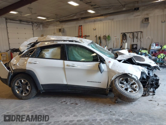 2019 Jeep Cherokee Trailhawk with VIN 1C4PJMBX1KD200300, listed as a IAAI auction lot 41781465 with Not Provided miles and . Bid and sale history available at DreamBid. Image 13.